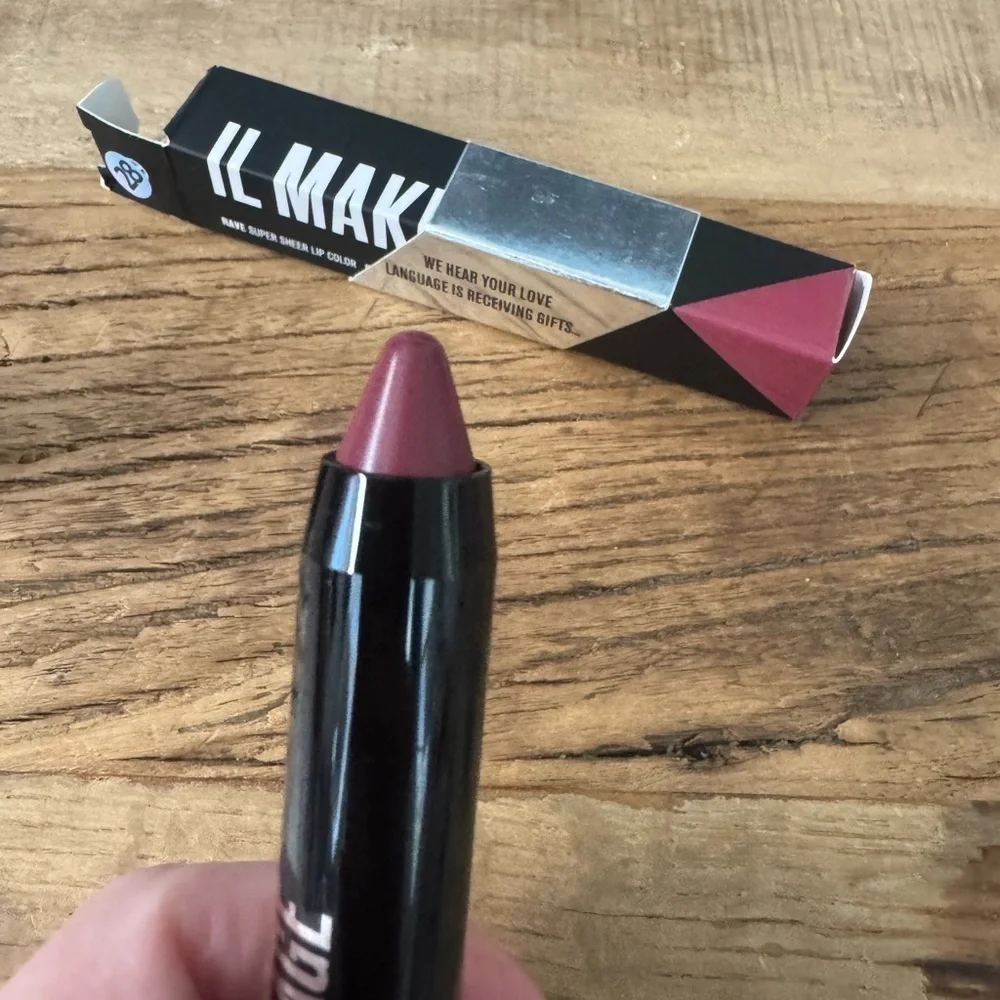 NEW IN BOX Il Makiage Rave Lip Crayon Super Sheer Lip Color ~ Samui (454) 💋